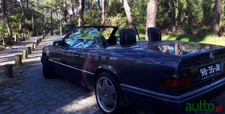 1995' Mercedes-Benz E-220 Cabrio photo #1