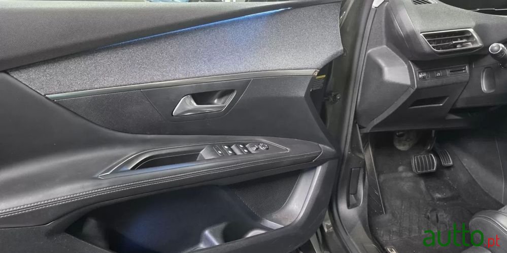 2017' Peugeot 3008 photo #3