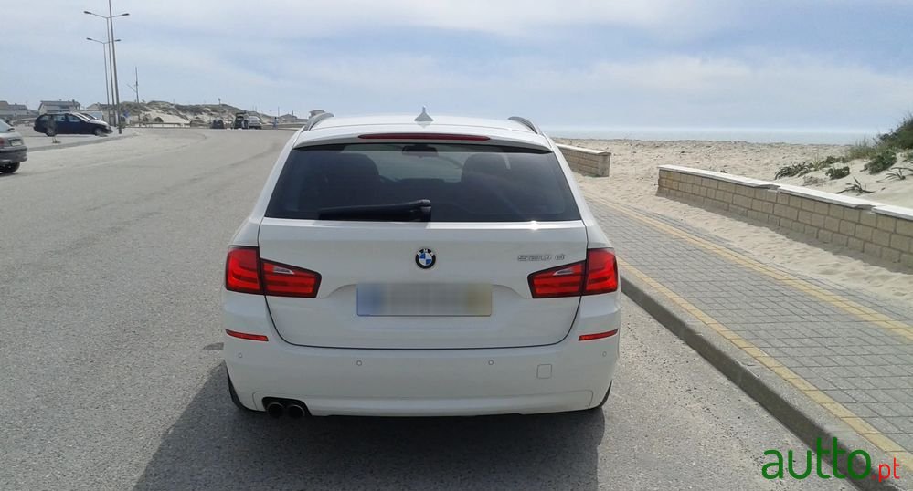 2011' BMW Série 5 D 130G photo #4