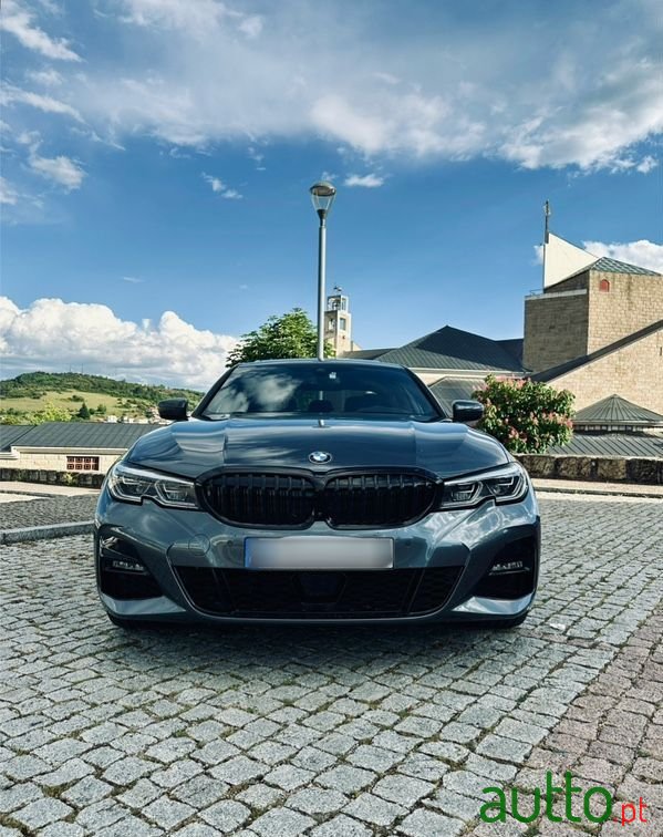 2020' BMW 330 E Pack M Auto photo #2