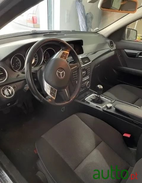 2012' Mercedes-Benz C-200 photo #3