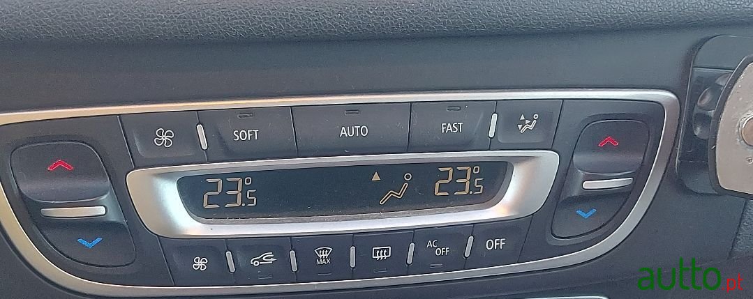 2014' Renault Megane photo #3