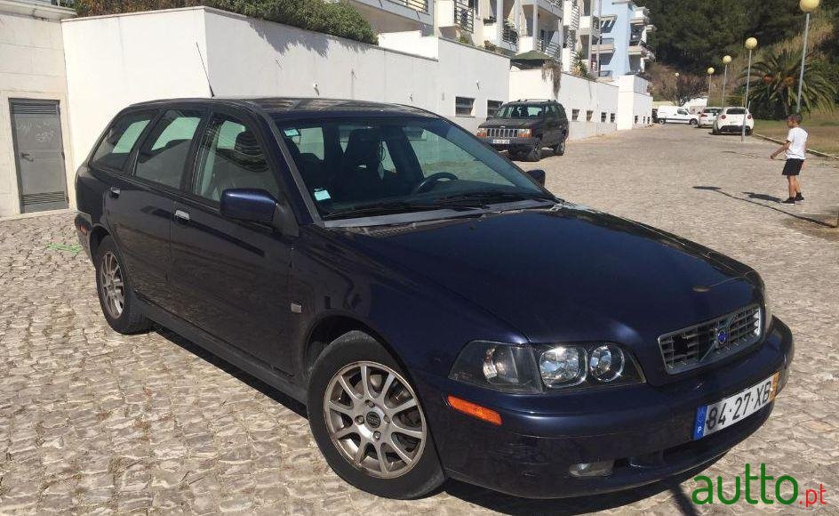 2004' Volvo V40 photo #1