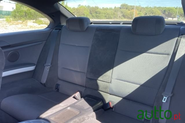 2009' BMW 320 photo #5