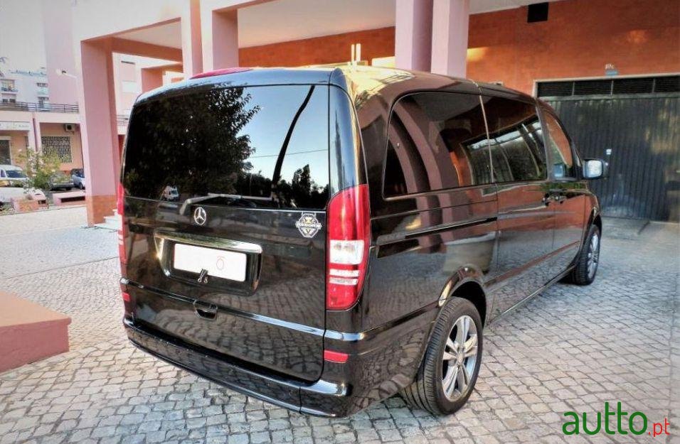 2011' Mercedes-Benz Viano photo #2