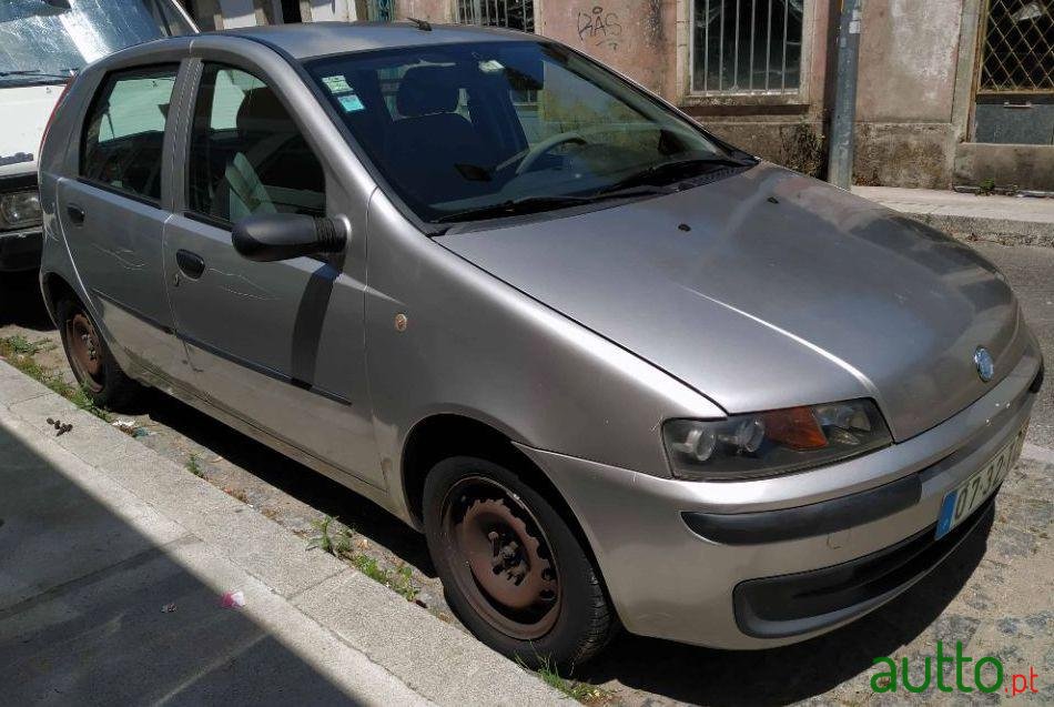 2002' Fiat Punto photo #2