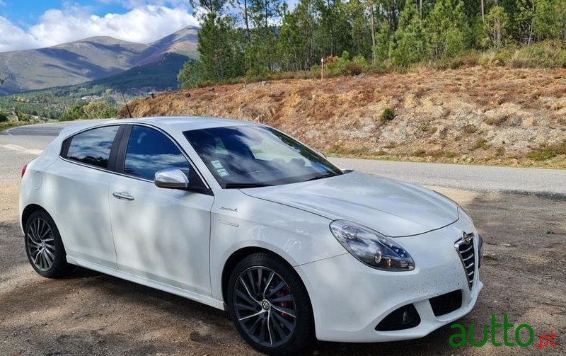 2013' Alfa Romeo Giulietta photo #4