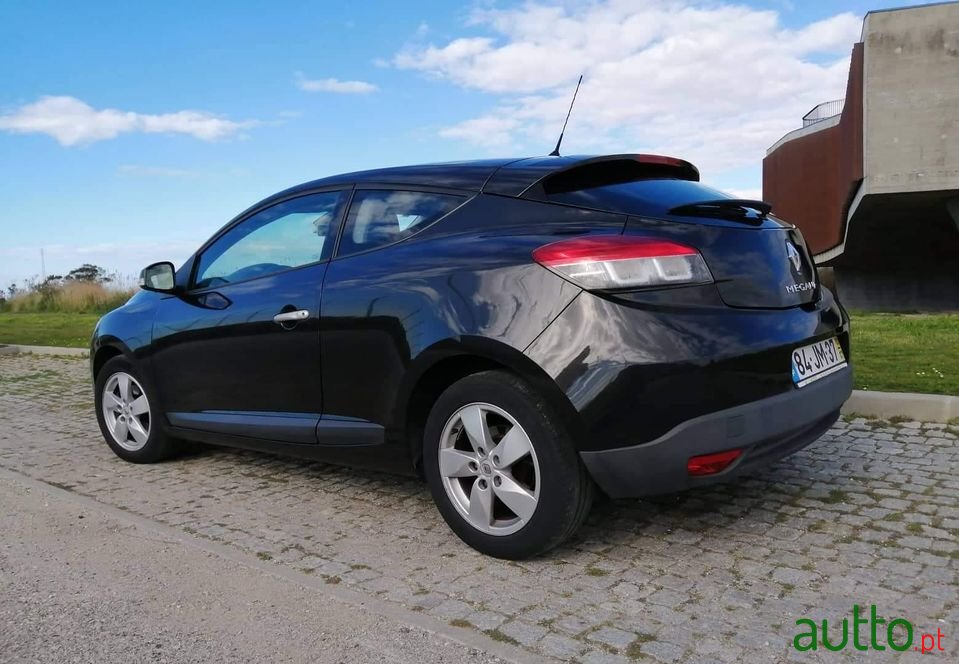 2010' Renault Megane Coupe photo #3