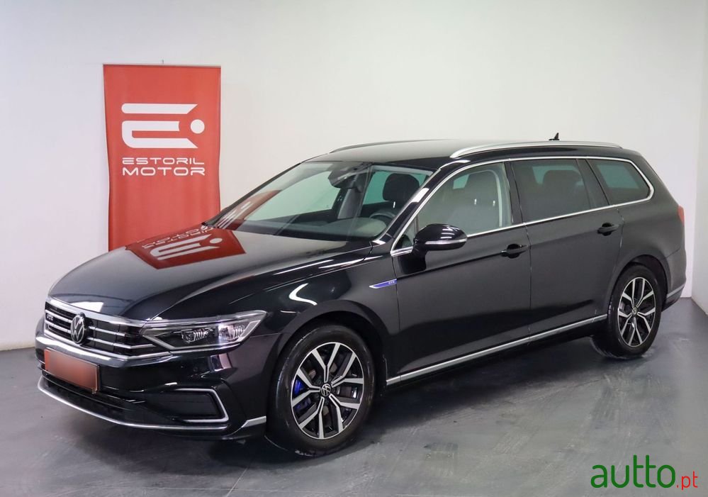 2023' Volkswagen Passat photo #1