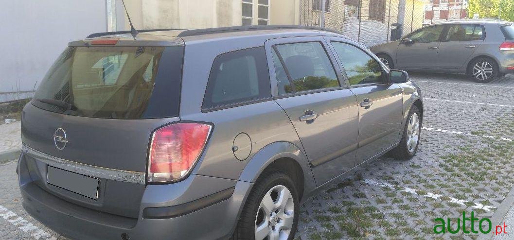 2006' Opel Astra Caravan photo #3