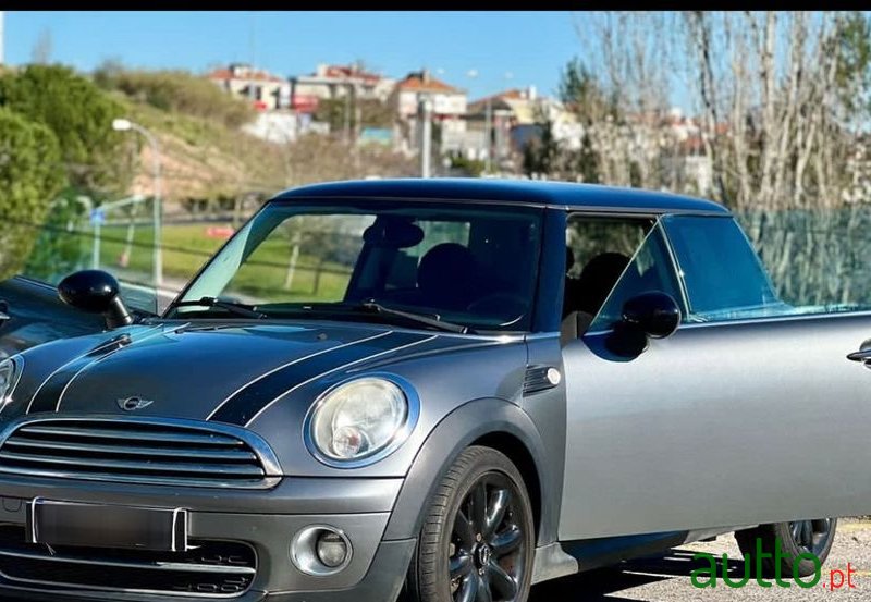 2010' MINI Cooper D photo #1