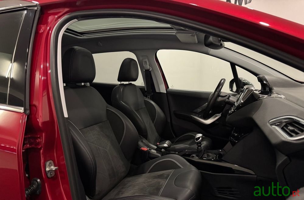 2016' Peugeot 2008 photo #6