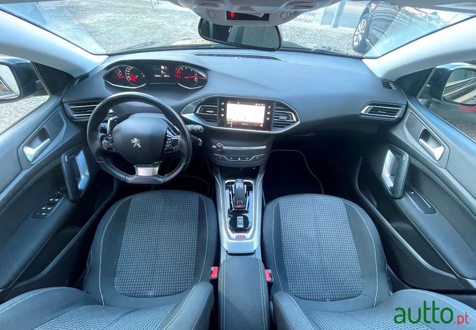 2018' Peugeot 308 Sw photo #3