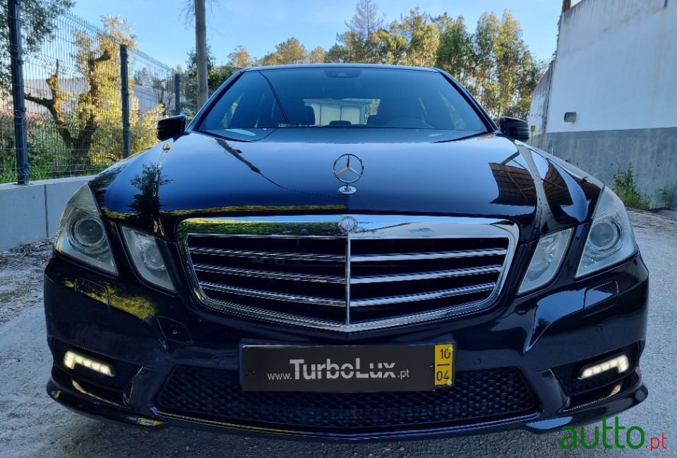 2010' Mercedes-Benz E-350 photo #2