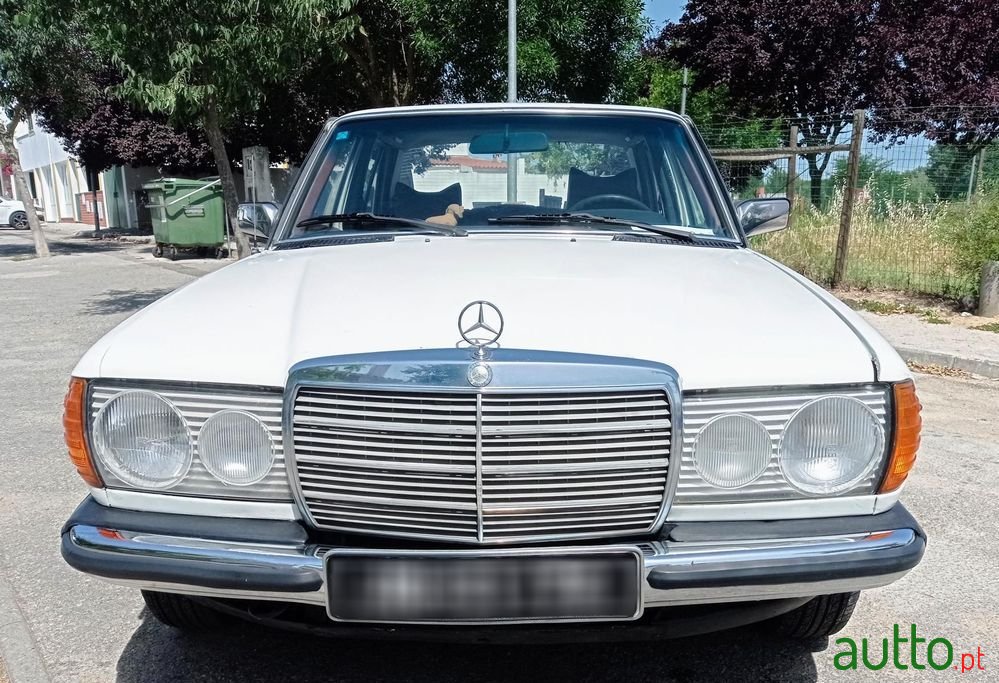 1982' Mercedes-Benz 200 photo #2