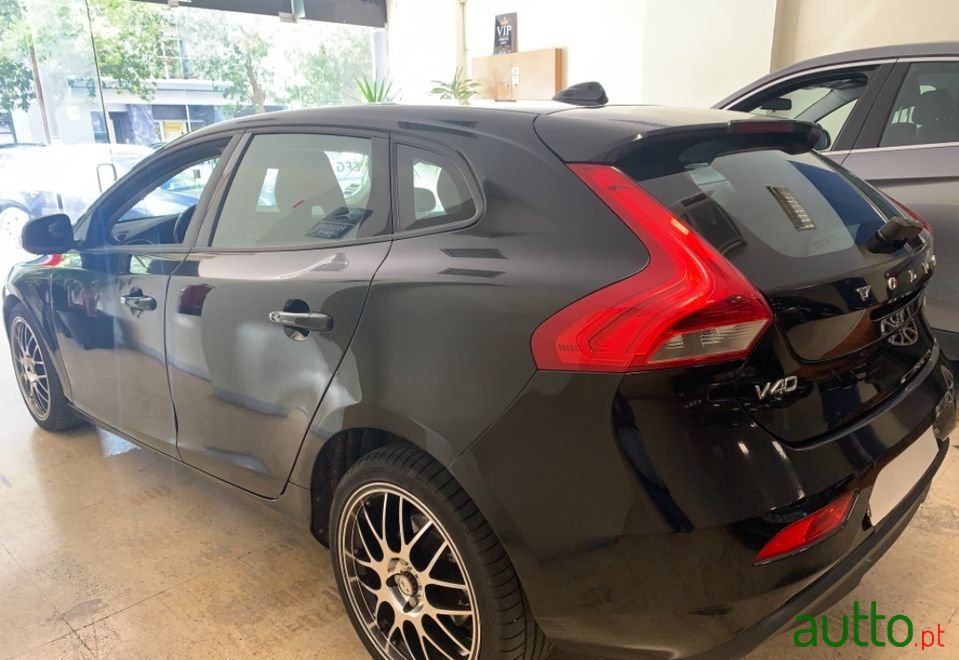 2015' Volvo V40 photo #6