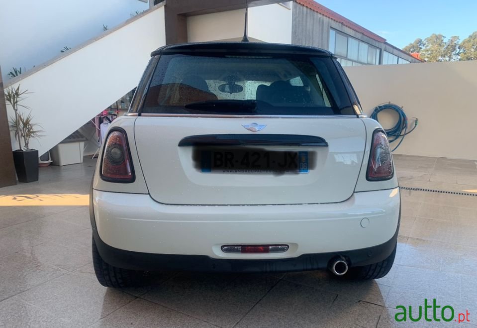 2011' MINI Cooper photo #5