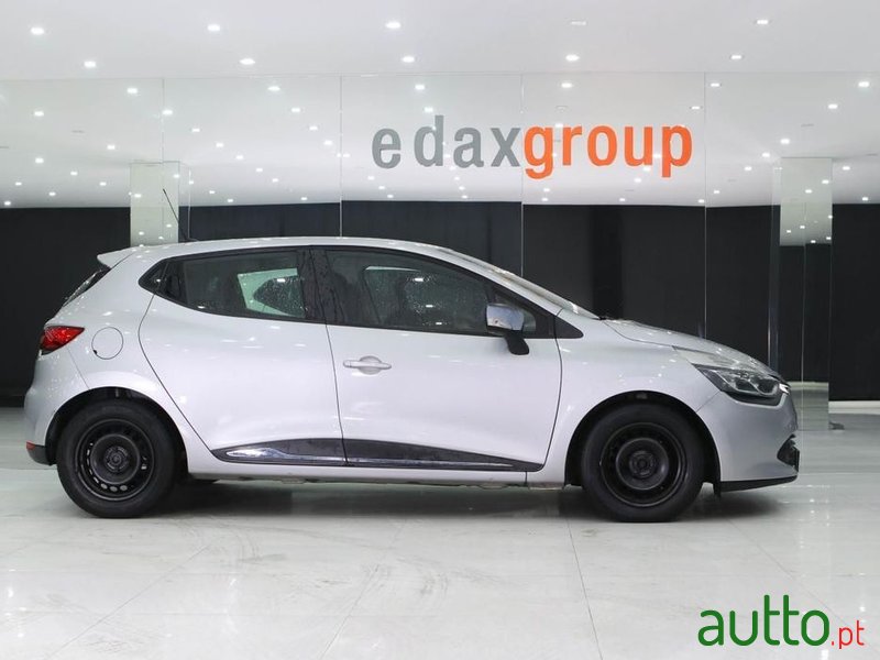 2013' Renault Clio photo #2