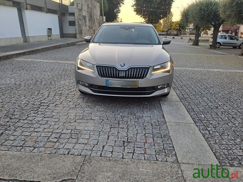 2019' Skoda Superb 1.6 Tdi Style photo #1