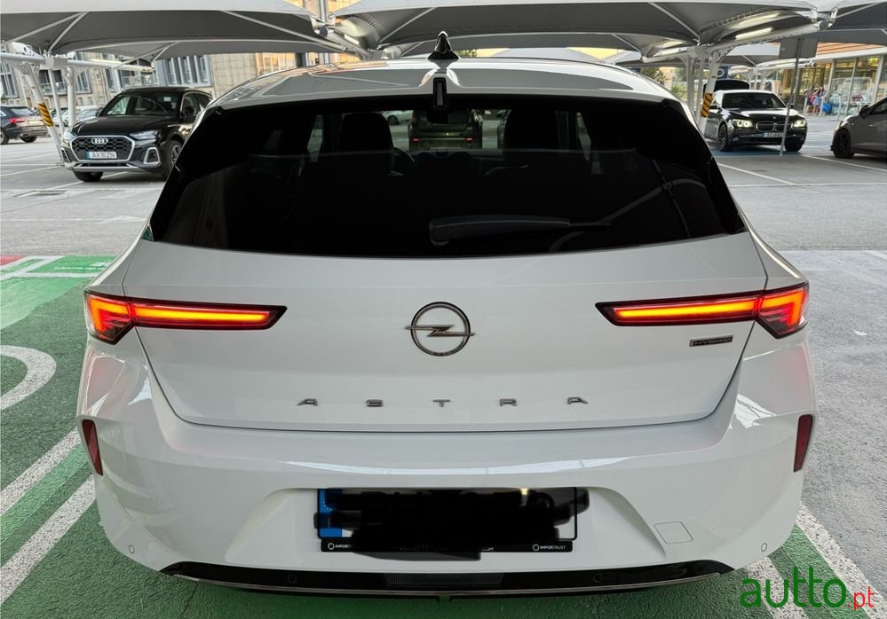 2023' Opel Astra 1.6 T Phev Elegance photo #2