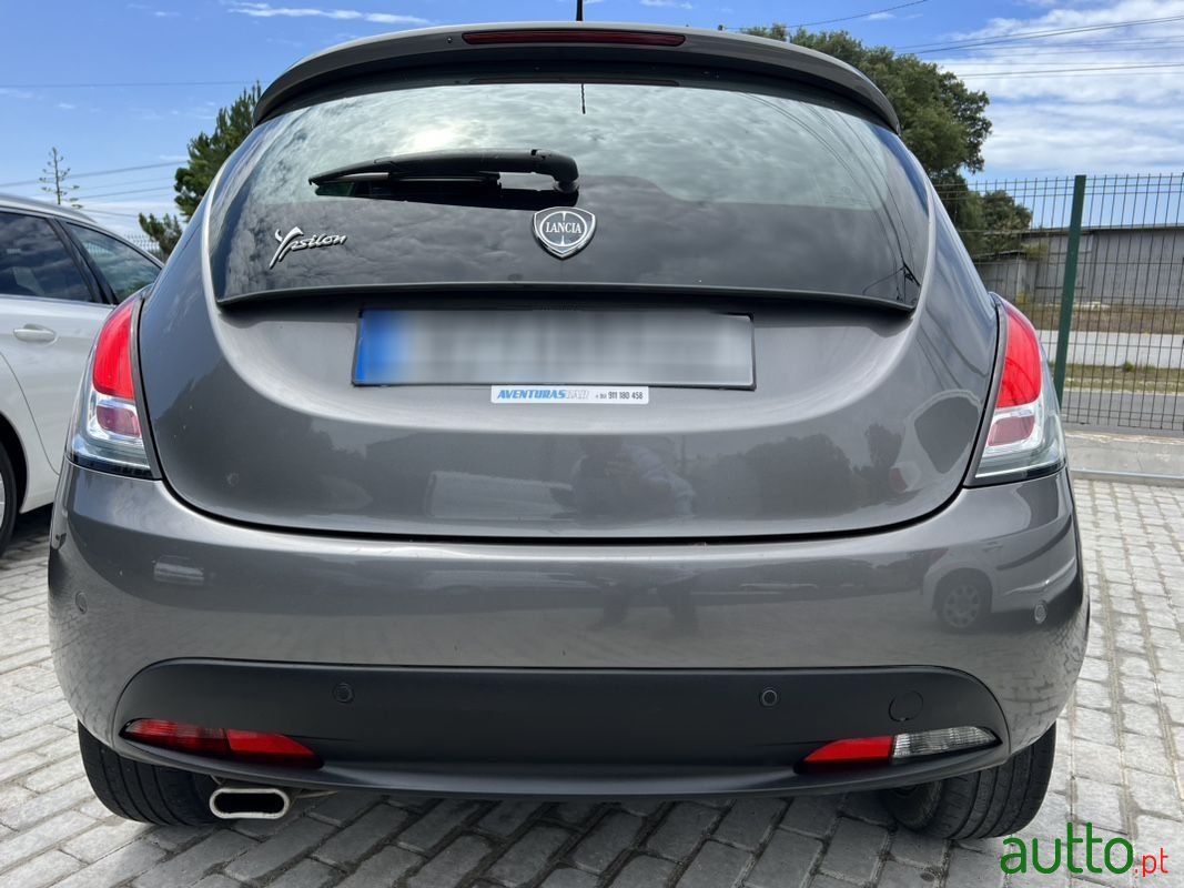 2014' Lancia Ypsilon photo #5