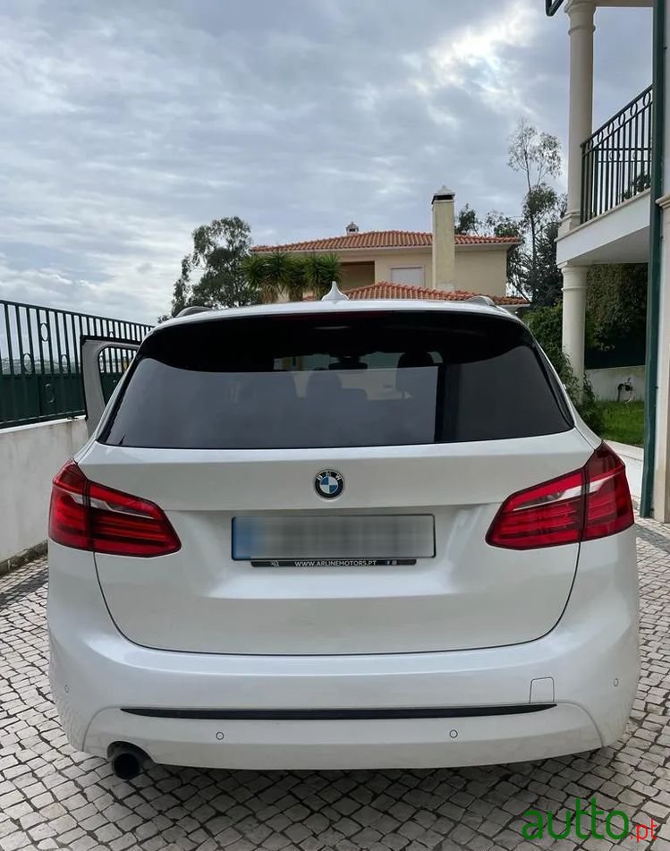 2017' BMW 225Xe Active Tourer photo #6