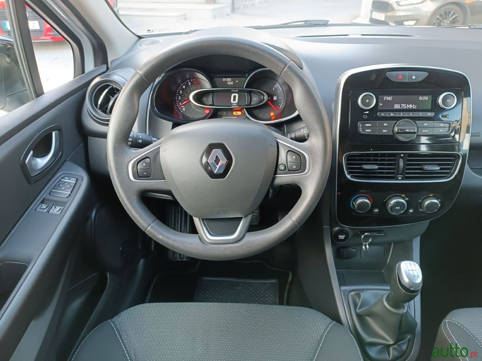 2019' Renault Clio photo #3