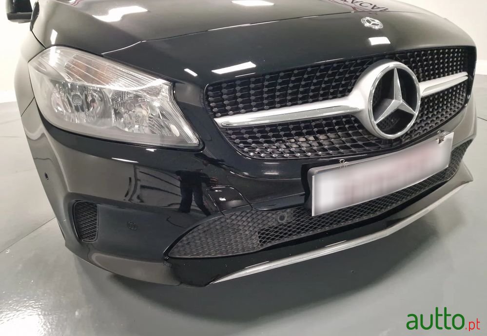 2018' Mercedes-Benz Classe A D Urban photo #6