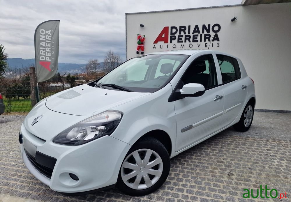 2011' Renault Clio 1.2 16V Confort photo #2