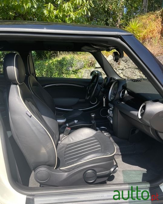 2009' MINI Cooper photo #6