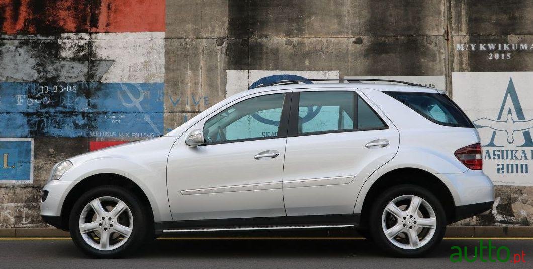 2007' Mercedes-Benz Ml-320 Cdi 4 Matic photo #3