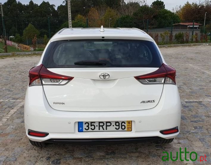 2016' Toyota Auris photo #2