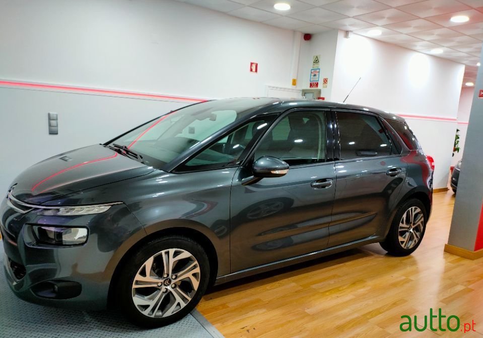 2016' Citroen C4 Picasso photo #3