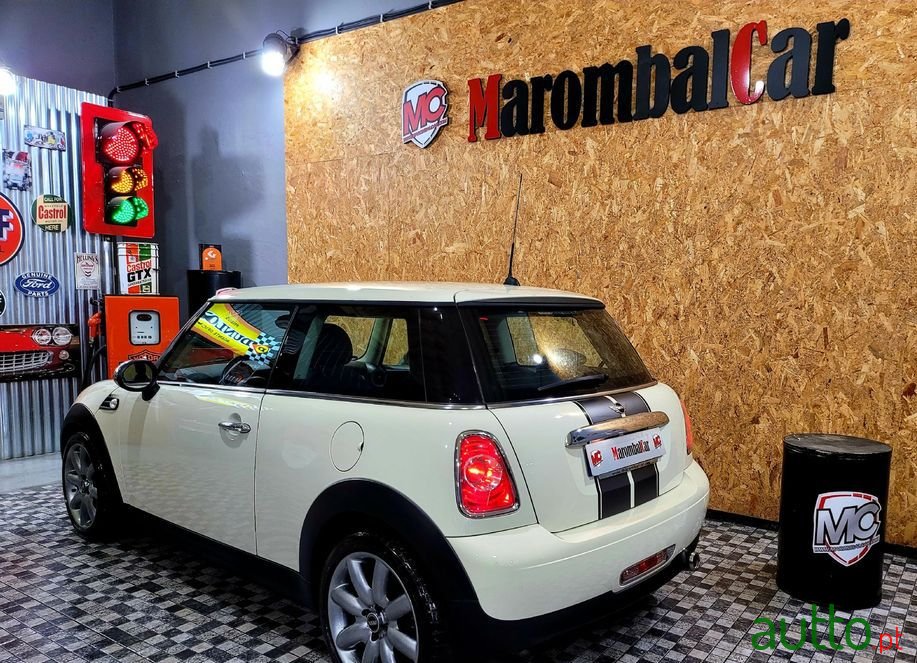 2011' MINI Cooper photo #2