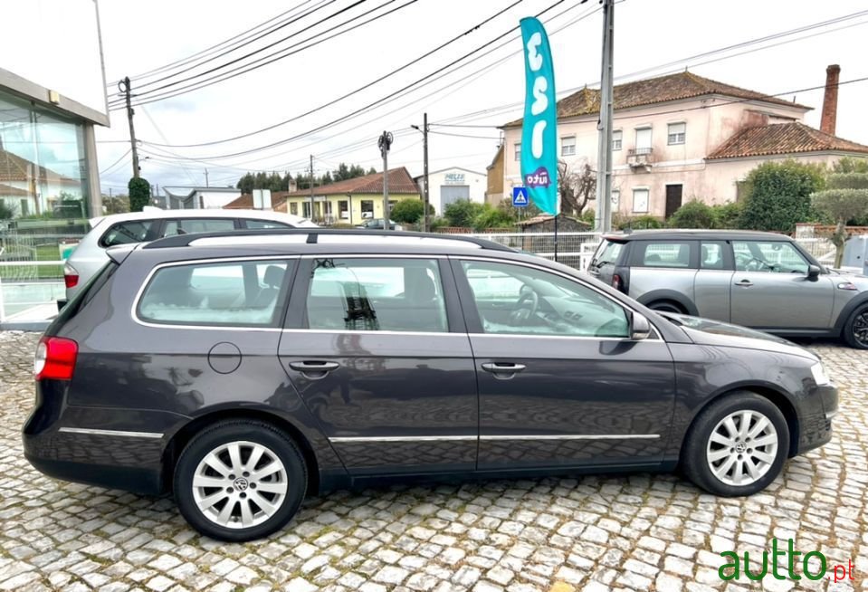 2007' Volkswagen Passat Variant photo #2