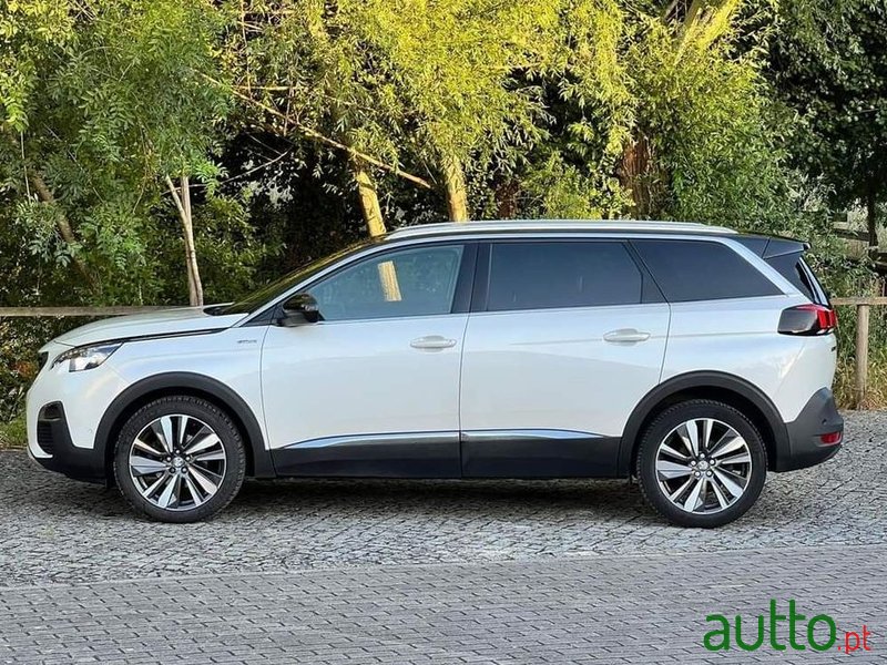 2019' Peugeot 5008 photo #6