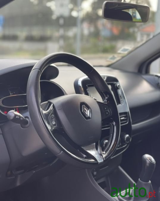 2013' Renault Clio photo #6