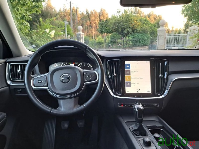 2019' Volvo V60 2.0 D3 photo #6