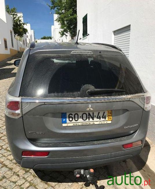 2014' Mitsubishi Outlander Intense photo #2