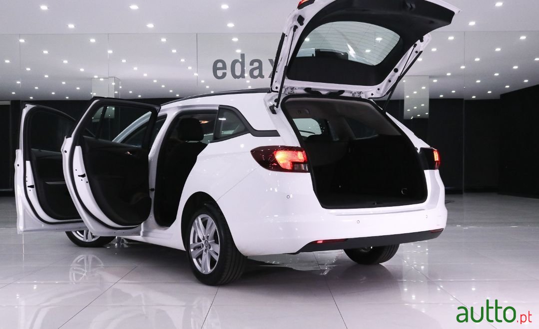 2018' Opel Astra Sports Tourer photo #6