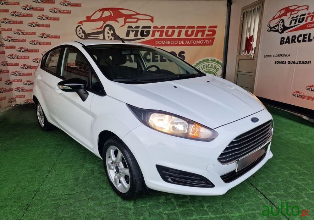 2015' Ford Fiesta photo #2