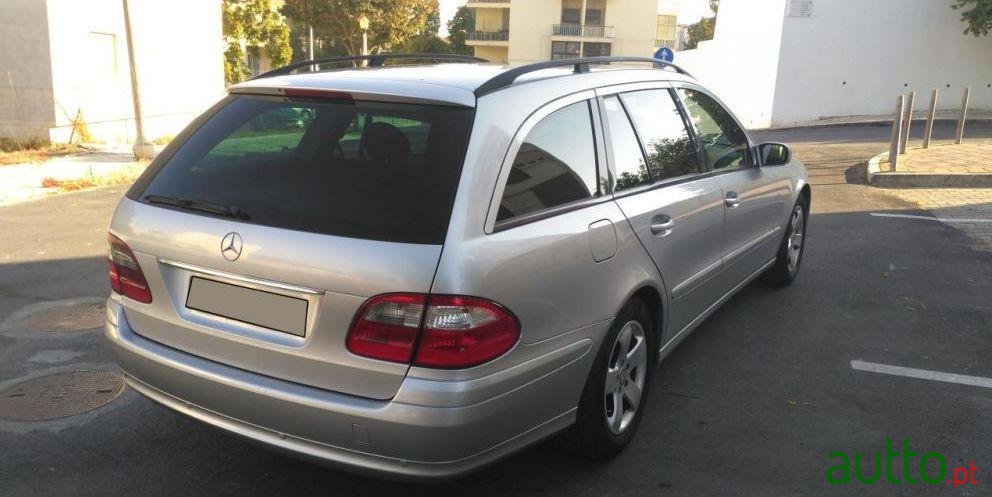 2003' Mercedes-Benz E-220 photo #1