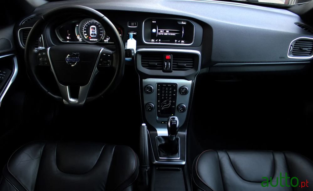 2015' Volvo V40 D2 Ocean Race photo #5