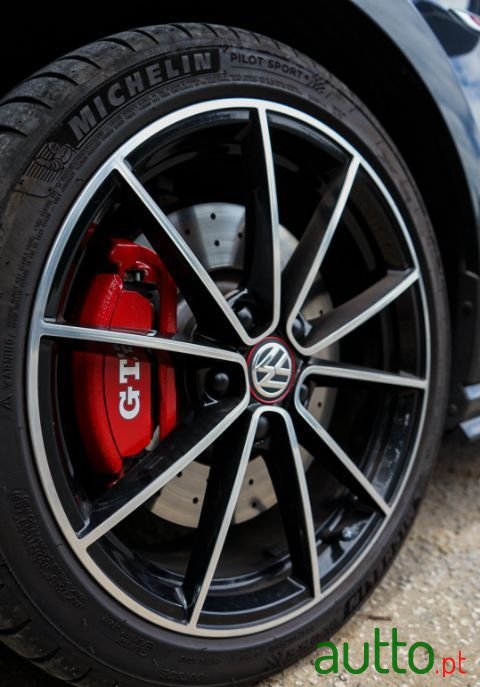 2017' Volkswagen Golf photo #4