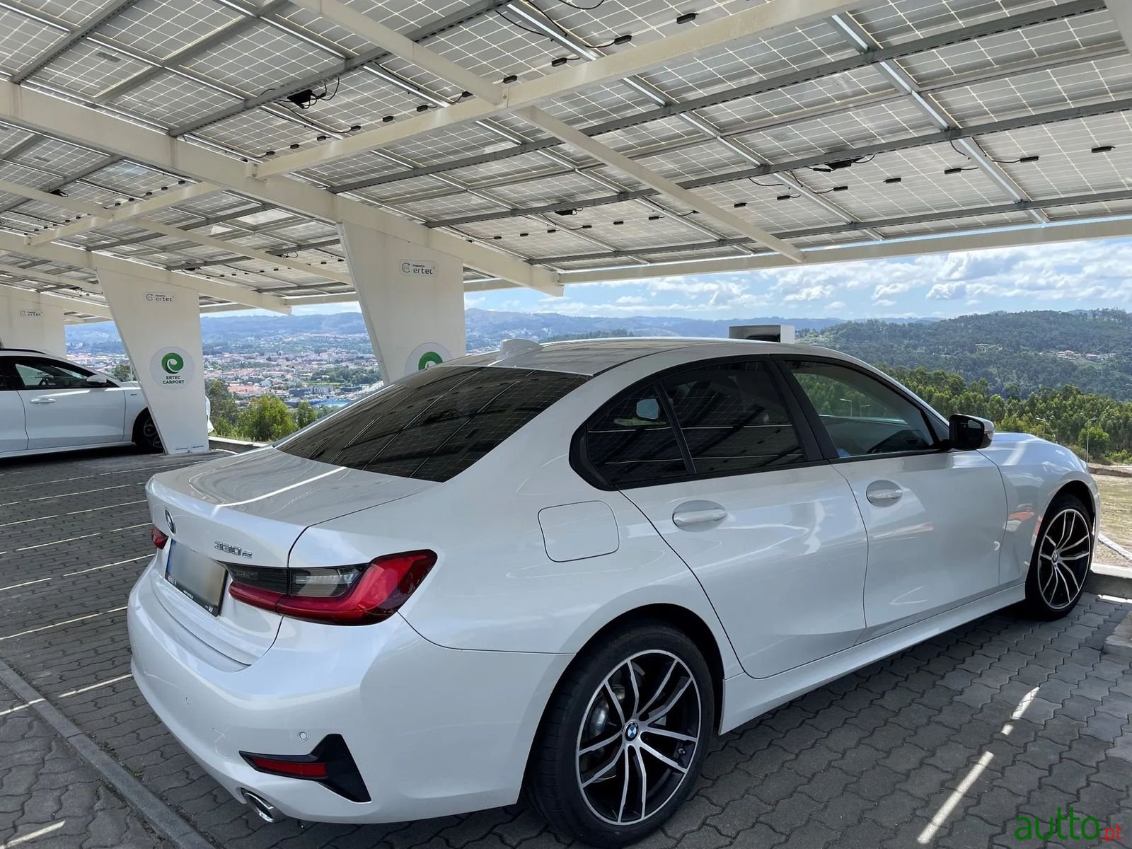 2019' BMW 330 photo #4