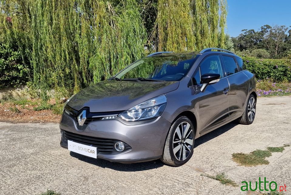 2015' Renault Clio Sport Tourer photo #4