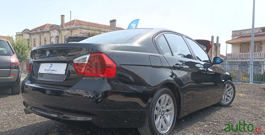 2008' BMW 318 photo #5