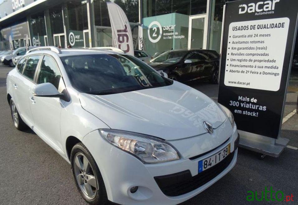 2010' Renault Megane Sport Tourer photo #2