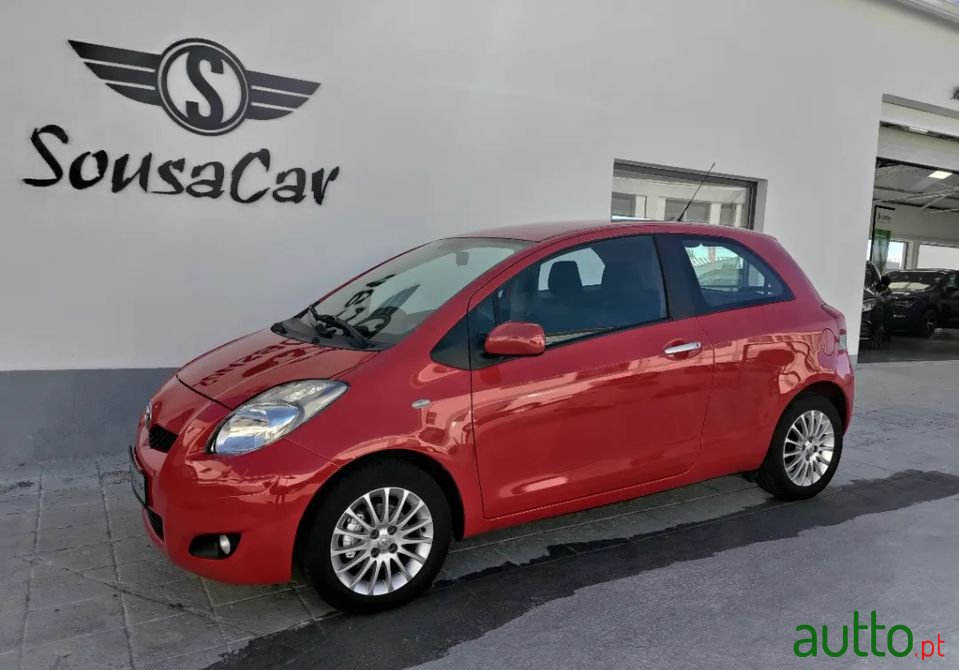 2011' Toyota Yaris photo #2