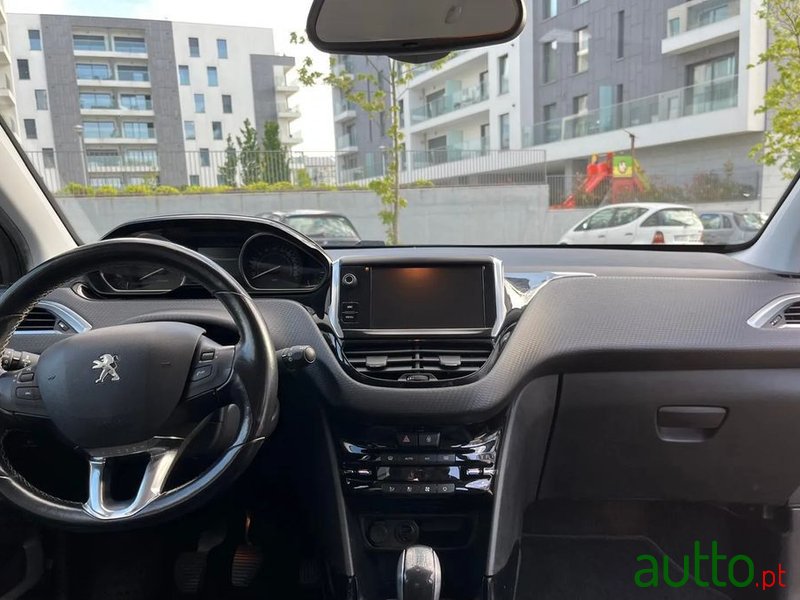 2017' Peugeot 2008 photo #6
